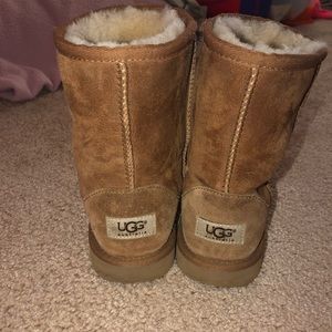 Ugg short boot